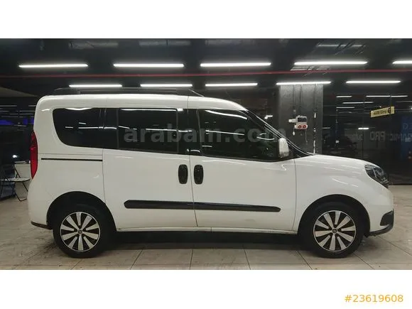 Fiat Doblo Doblo Combi 1.6 Multijet Premio Plus Image 1